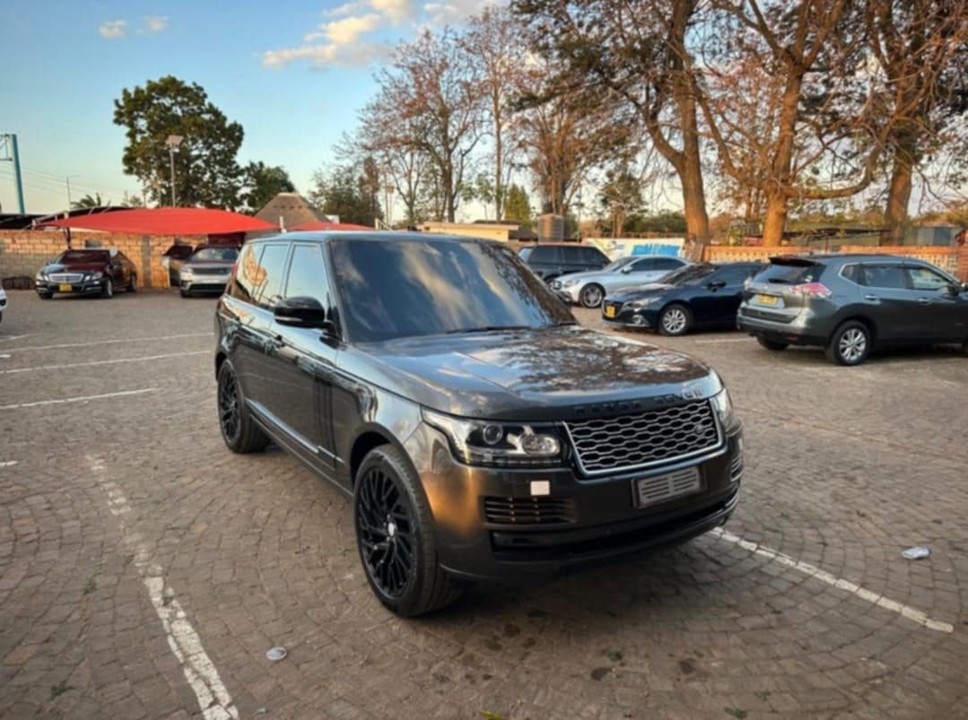 Range Rover from the 263 Luxurious fleet